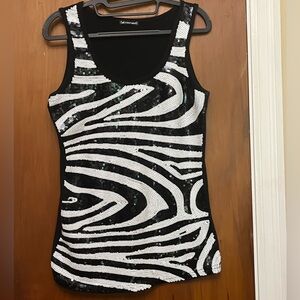 Black and White Sequin Fitted Tank Top XL.        ZZ